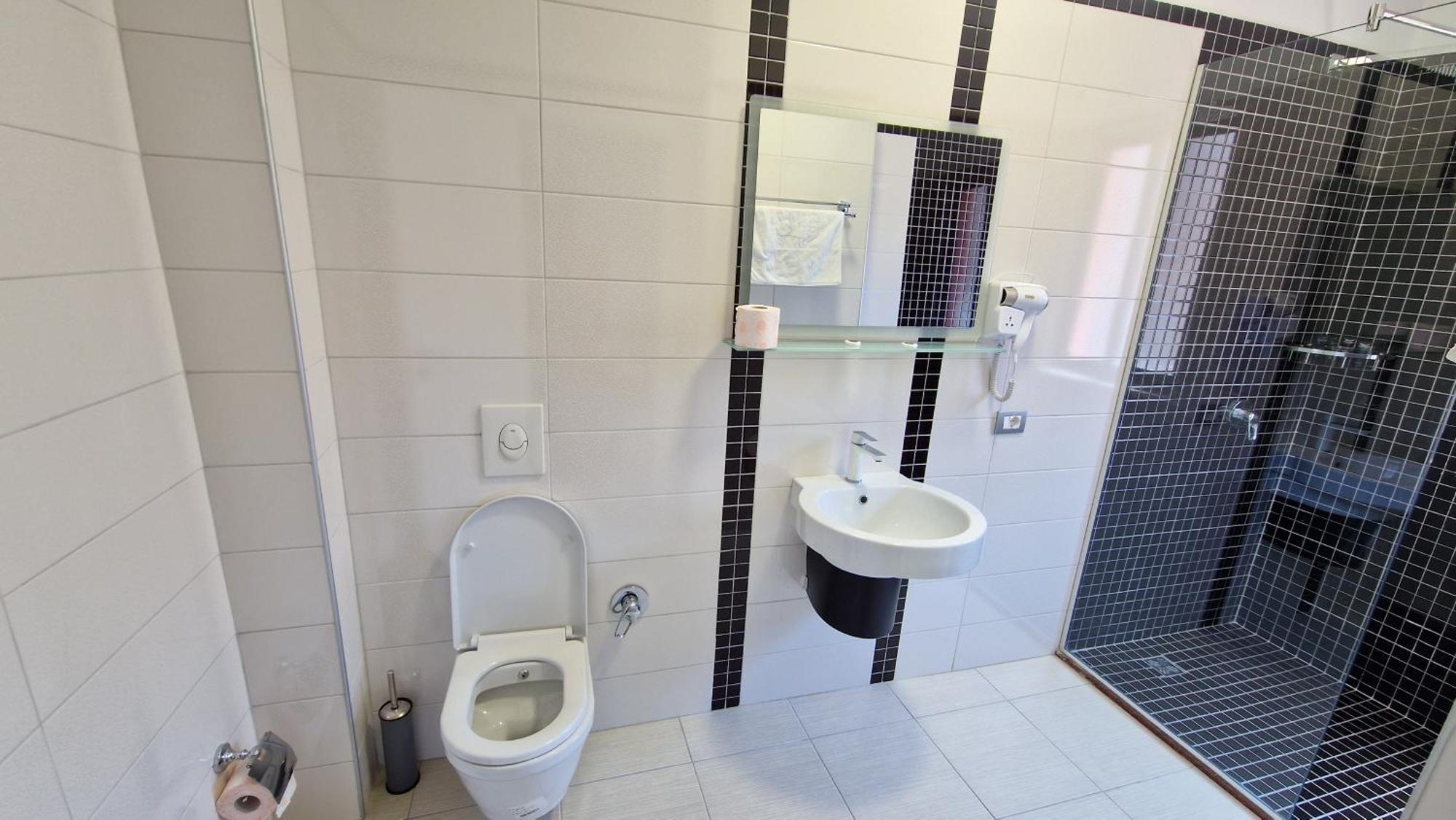 Hotel Frekel Yzberishti